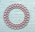 Berlock Rosa - Rund med cirklar 35mm 1 styck Grekisk Metall