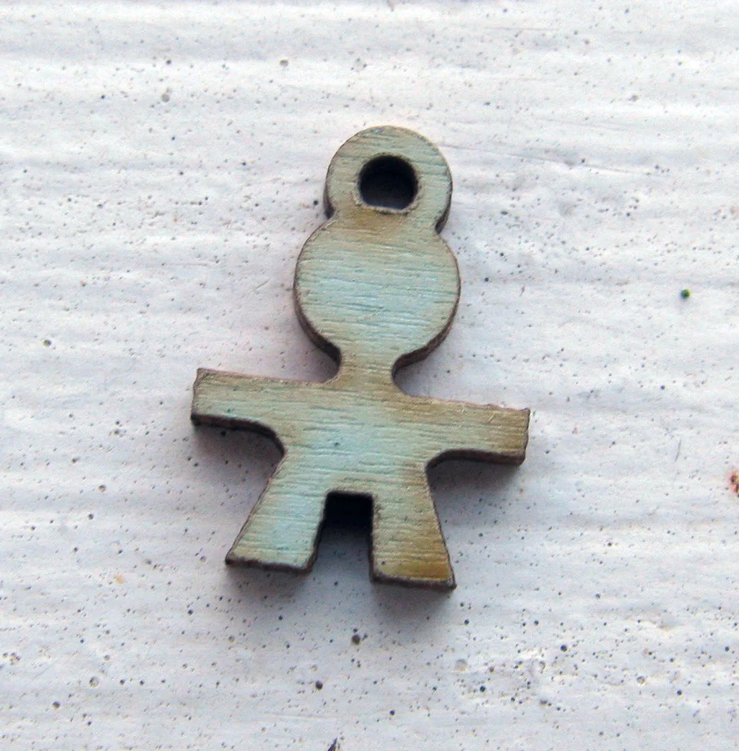 Hänge Trä - Pojke Ljusblå 11x12mm 1 styck Hilmas Pyssel