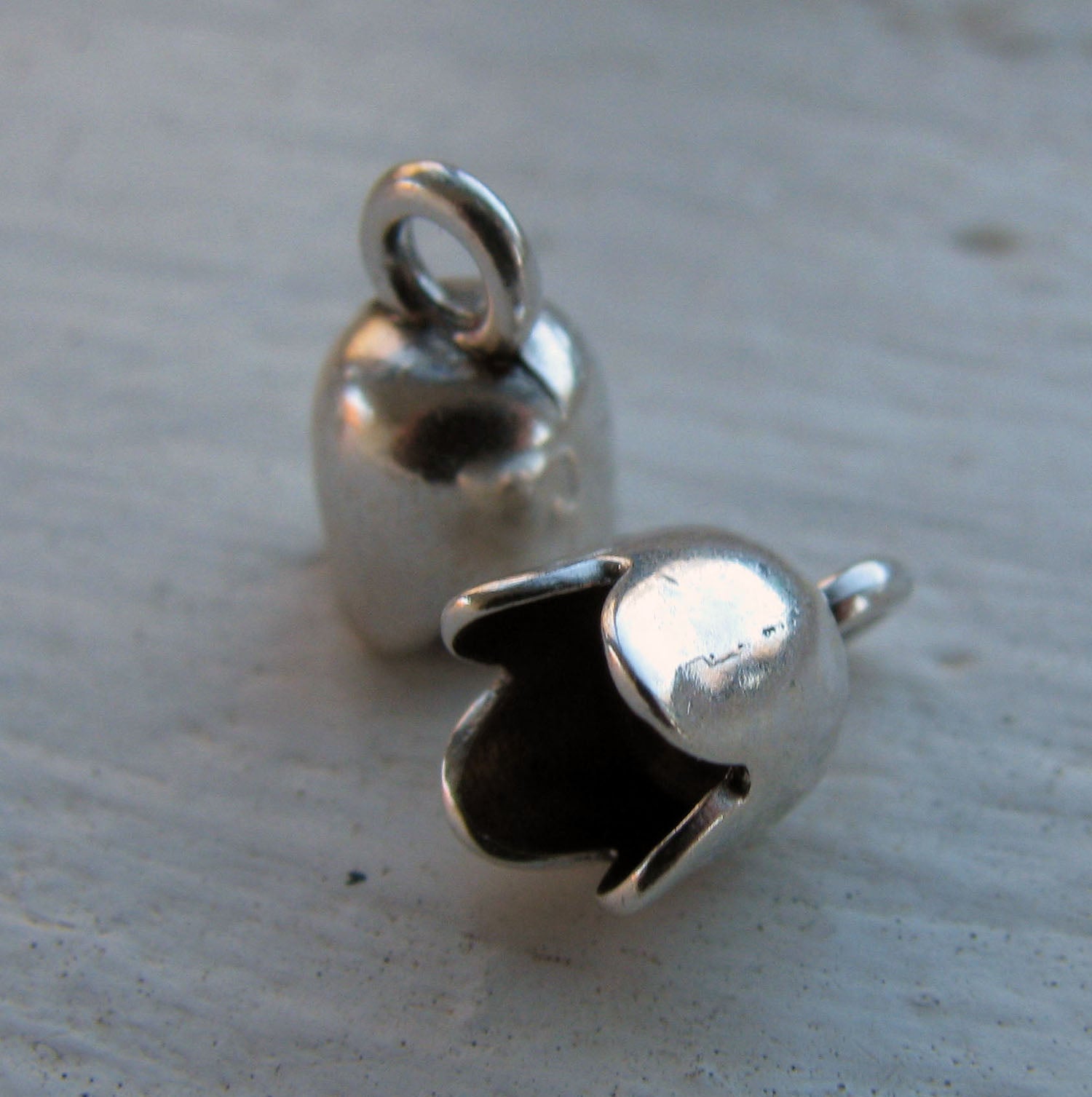 Ändfäste Silverfärgade - Blomklocka, 5,2mm, 2-pack Grekisk Metall