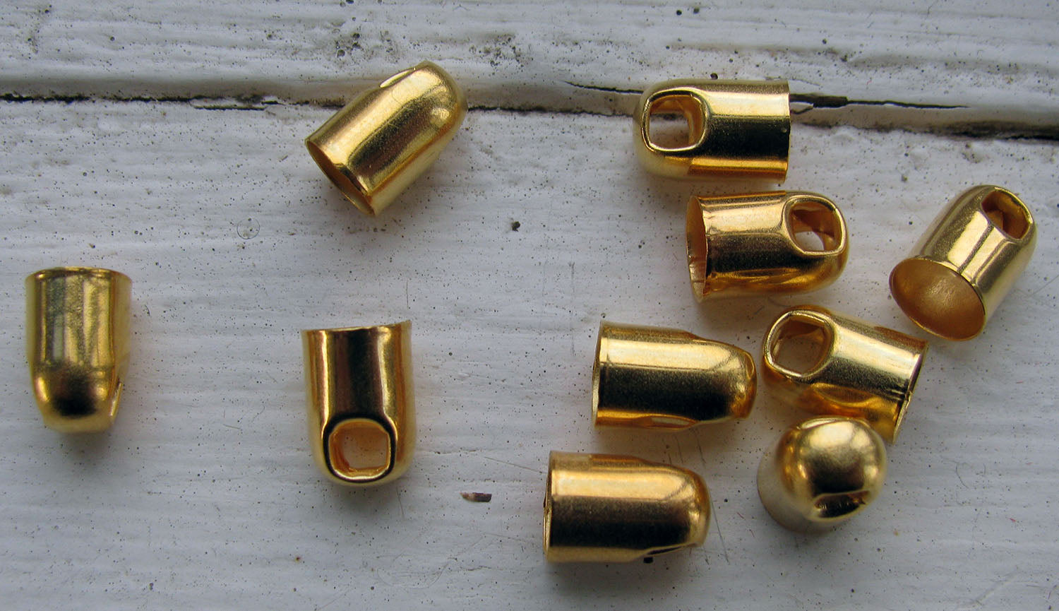 Ändfäste Guldfärgade - Runt hål 5,2mm (10-pack) Grekisk Metall