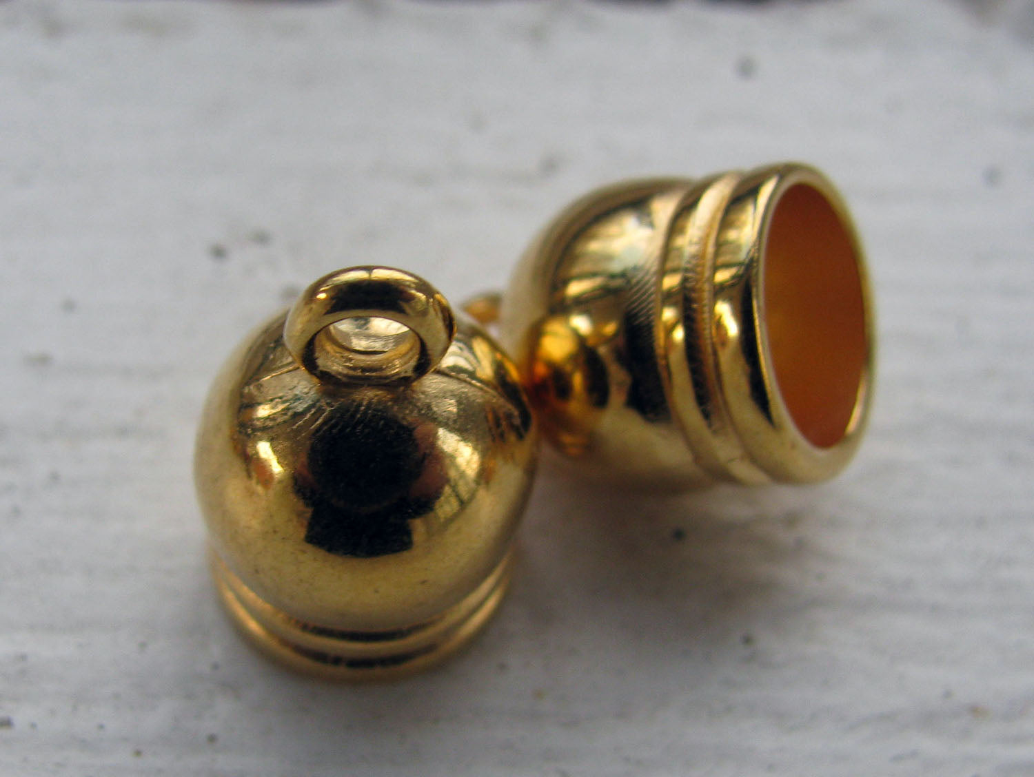 Ändfäste Guldfärgade - Rundade med Ögla och Rand, 8mm, 2-pack Grekisk Metall