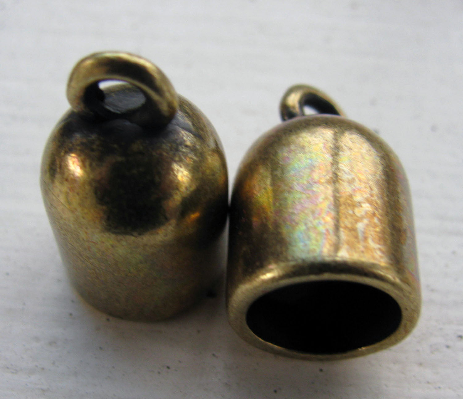 Ändfäste bronsfärgade - Rundade med ögla, 8,2mm, 2-pack Grekisk Metall