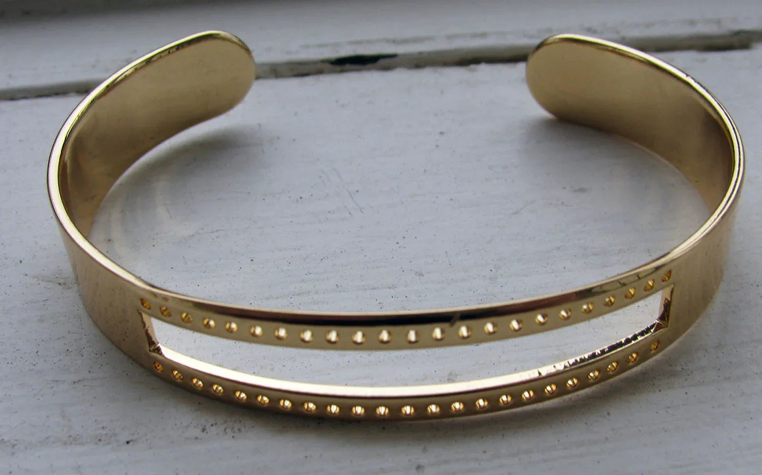Guldfärgad Armbandsstomme - Cuff med Hål (Miuyki) 1 styck Grekisk Metall