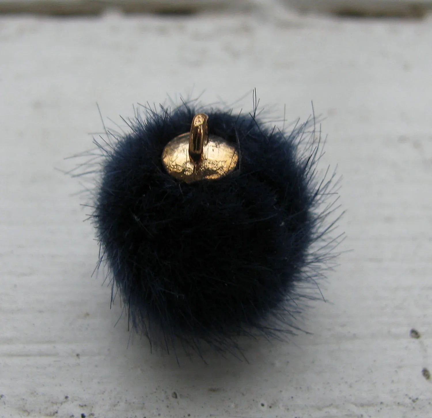 Hänge boll - Fuskpäls Mörkblå 15mm 1 styck Grekisk Metall