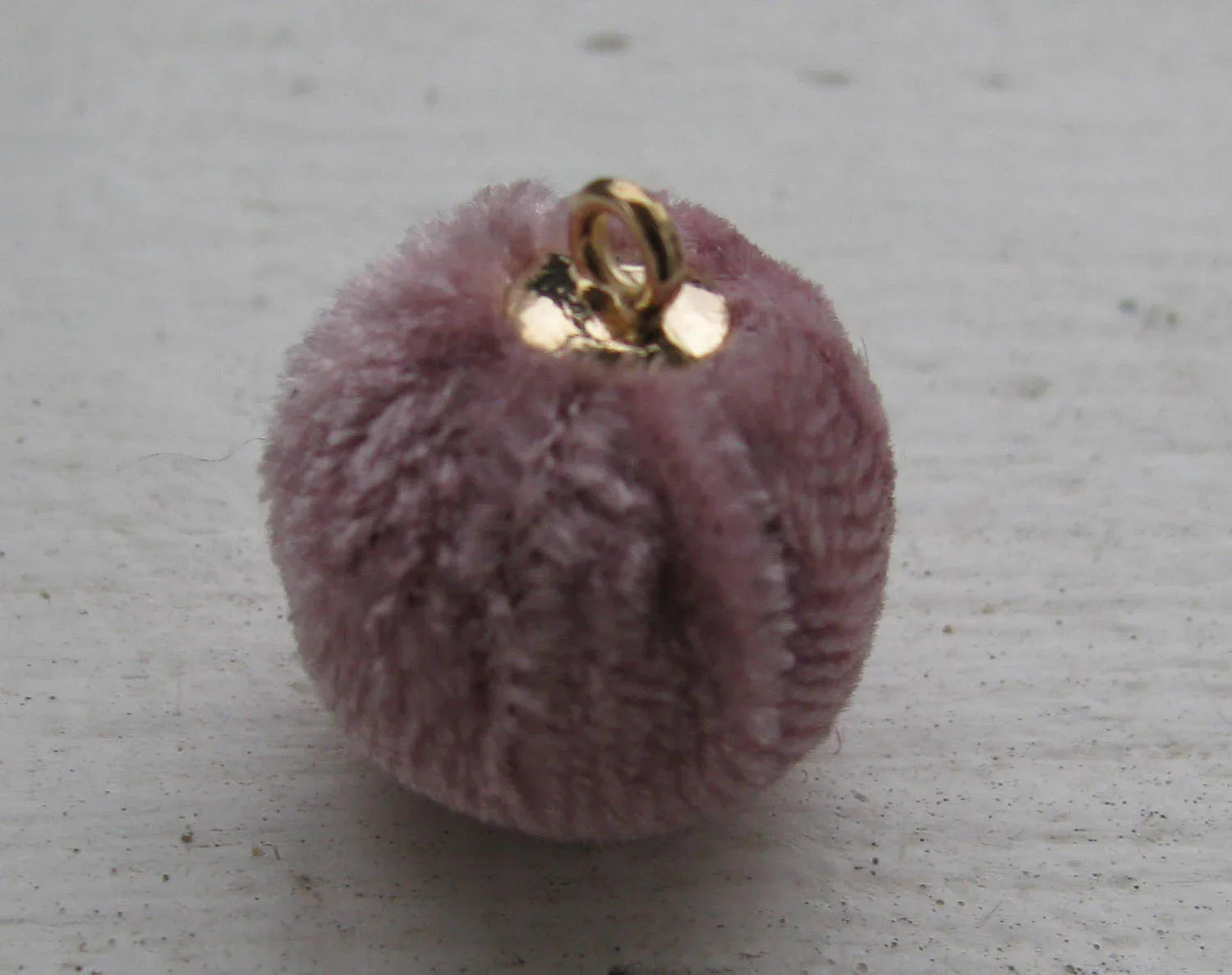 Hänge Boll - Sammet Rosa 15mm 1 styck Grekisk Metall