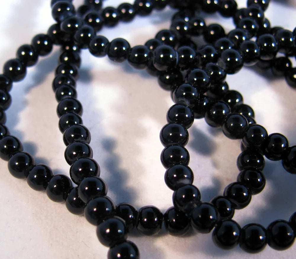 Glaspärlor runda - Svart, 4mm 1 sträng Hilmas Pyssel