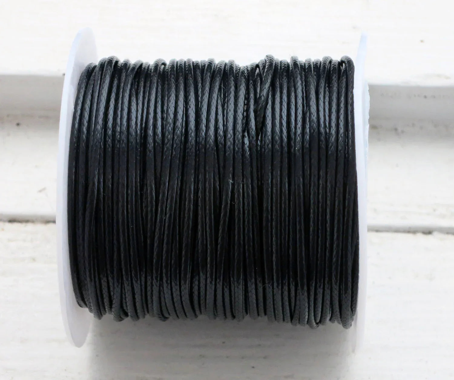 Vaxad Polyestertråd - Svart, 1mm, 10m Hilmas Pyssel