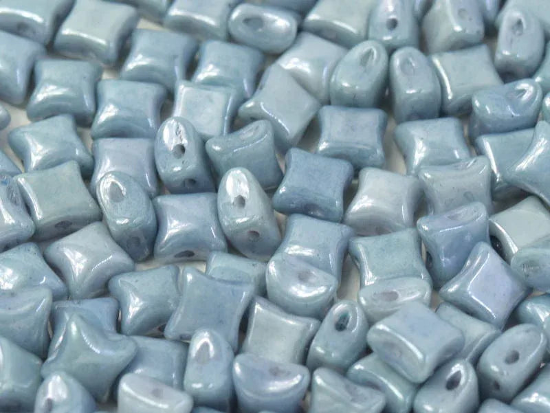 Wibeduo® - Chalk White Baby Blue Luster 8x8mm, 15-pack Hilmas Pyssel