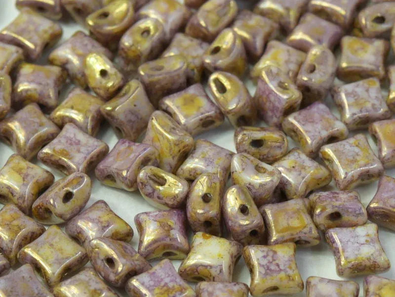 Wibeduo® - Chalk White Lila Gold Luster 8x8mm, 15-pack Hilmas Pyssel