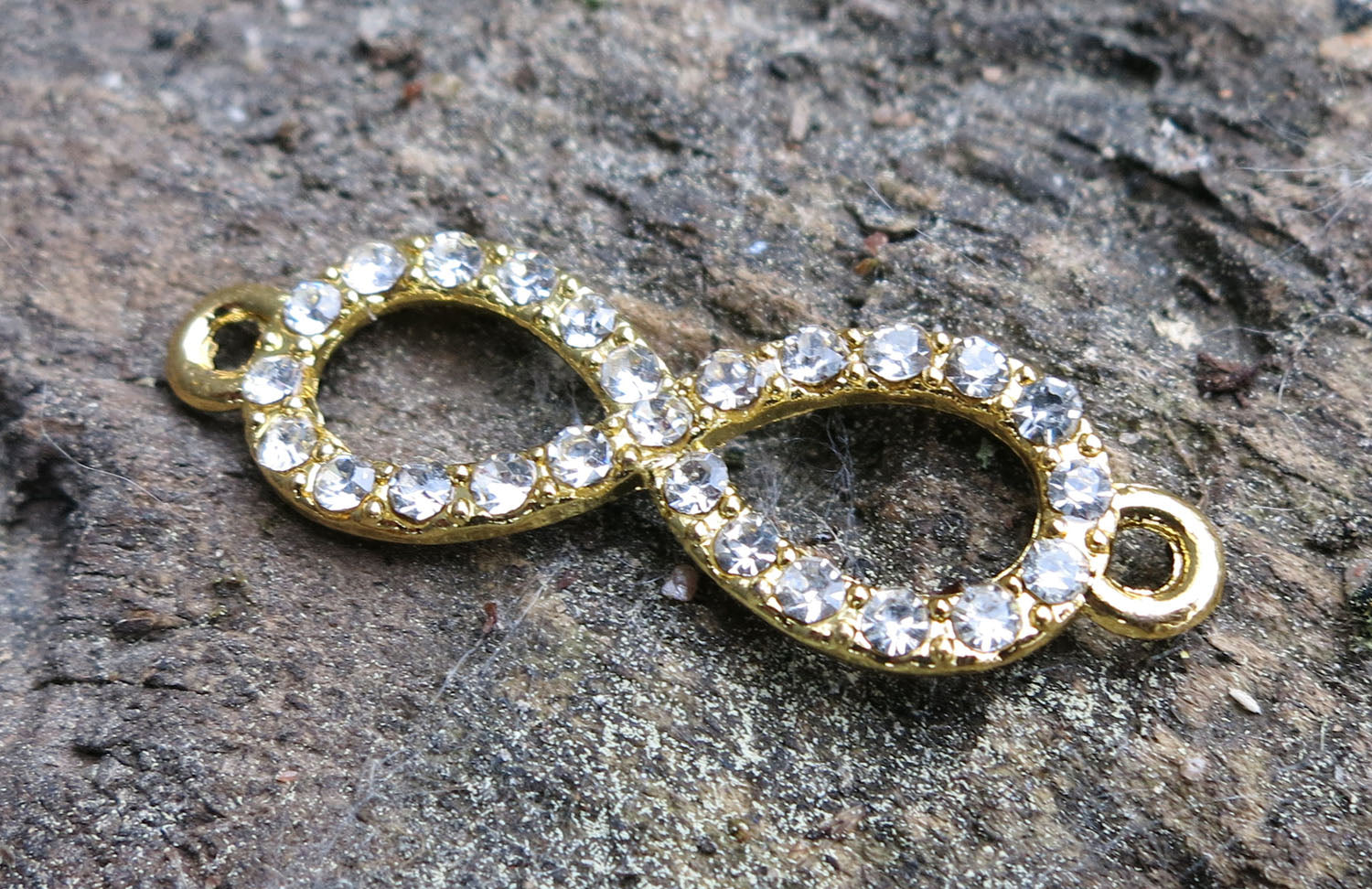 Connector Infinity - Evighetstecken med Strass Guldfärgad 33x10mm 1 styck Grekisk Metall