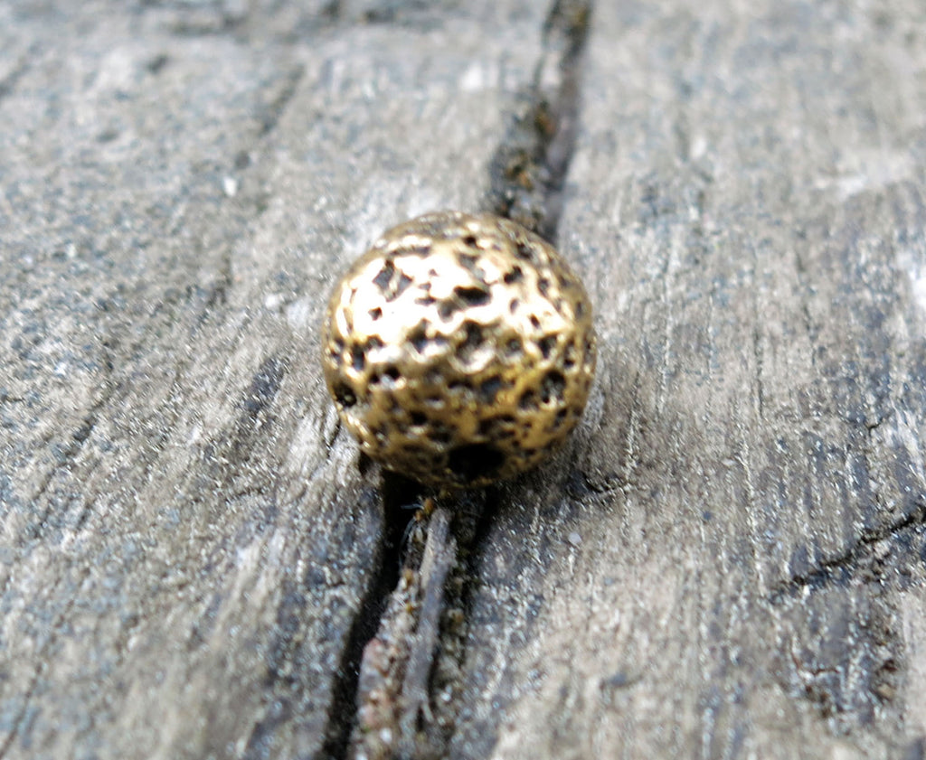 Lavasten - Guldfärgad 8 mm 1 styck Hilmas Pyssel