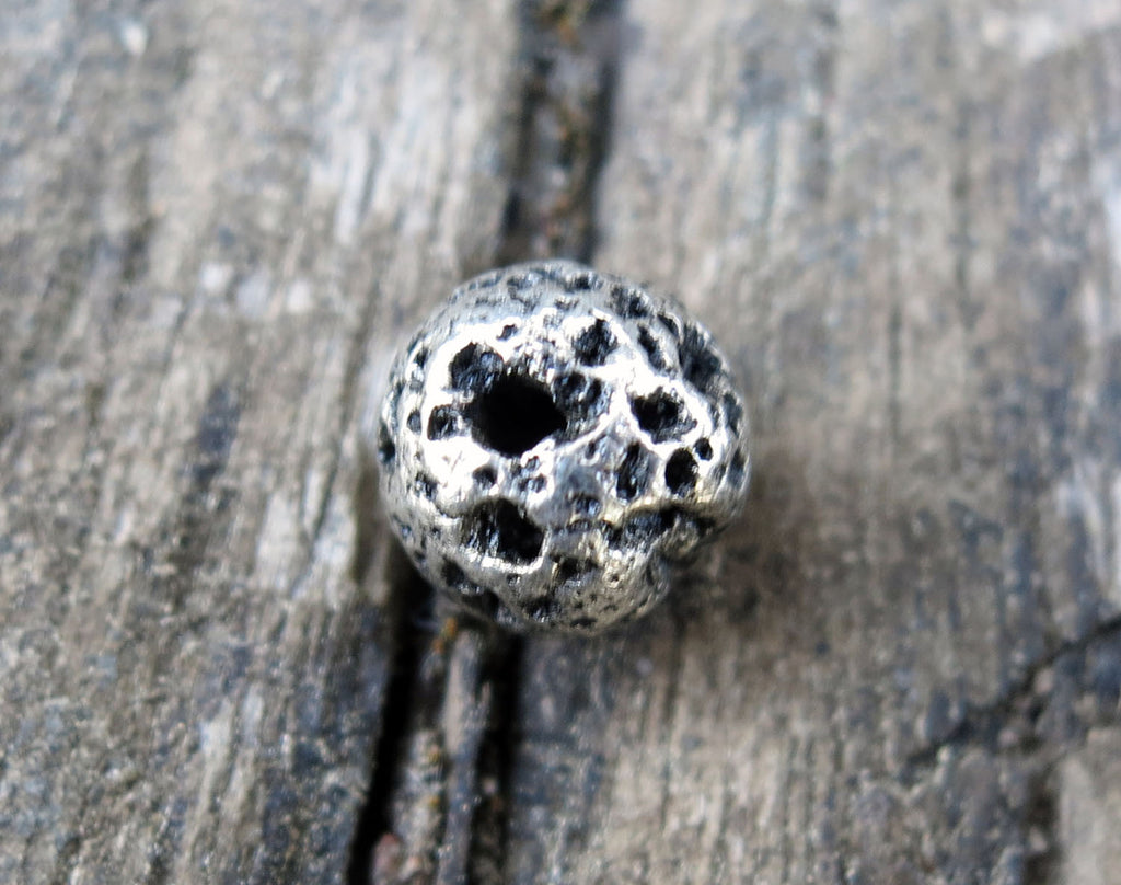 Lavasten - Silverfärgad 8 mm 1 styck Hilmas Pyssel