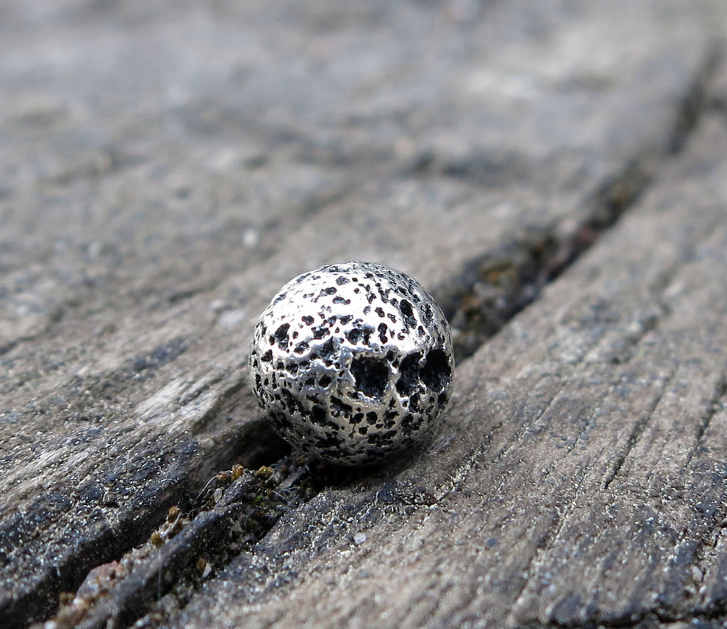 Lavasten - Silverfärgad 6 mm 1 styck Hilmas Pyssel