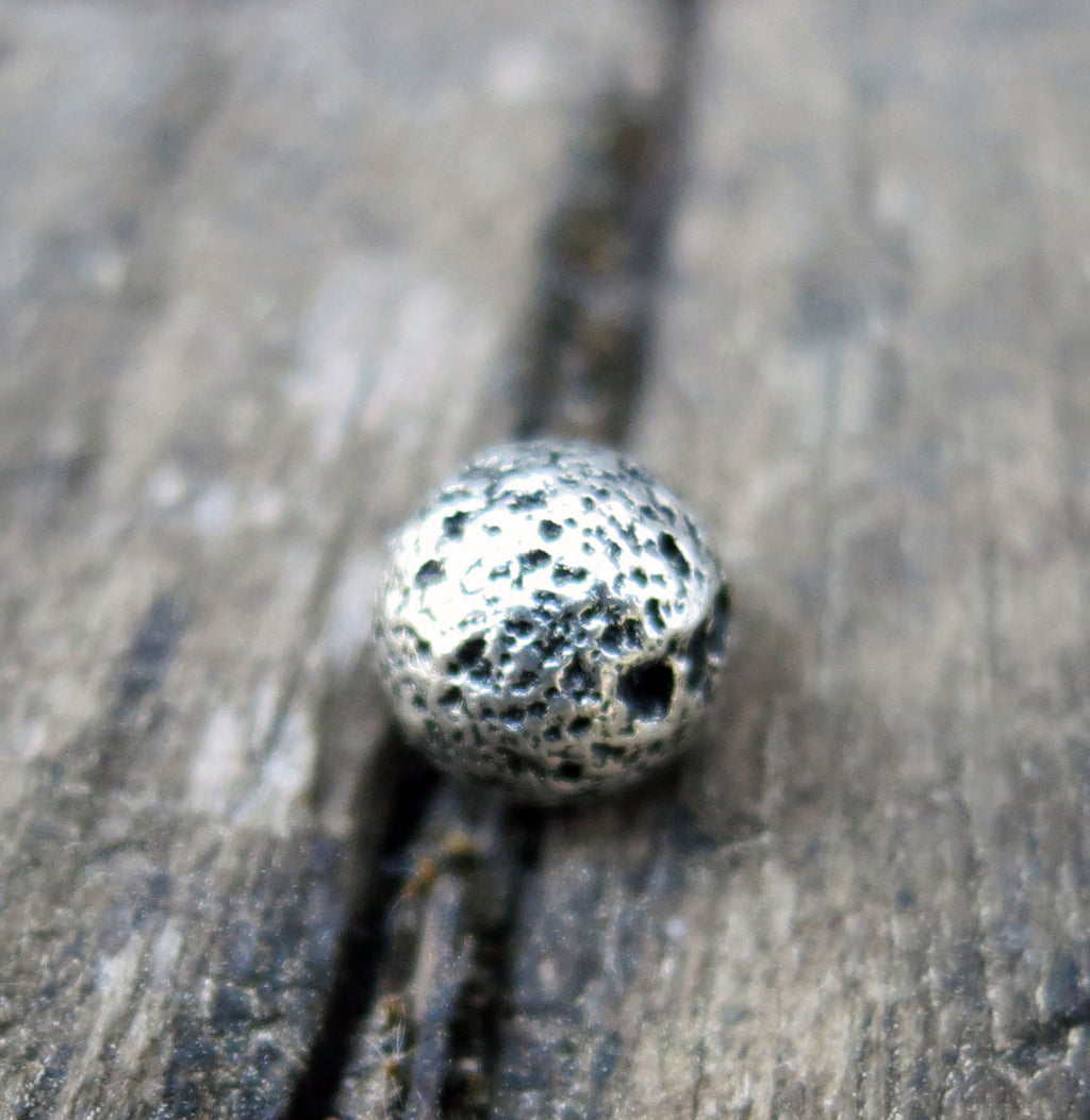 Lavasten - Silverfärgad 6 mm 1 styck Hilmas Pyssel