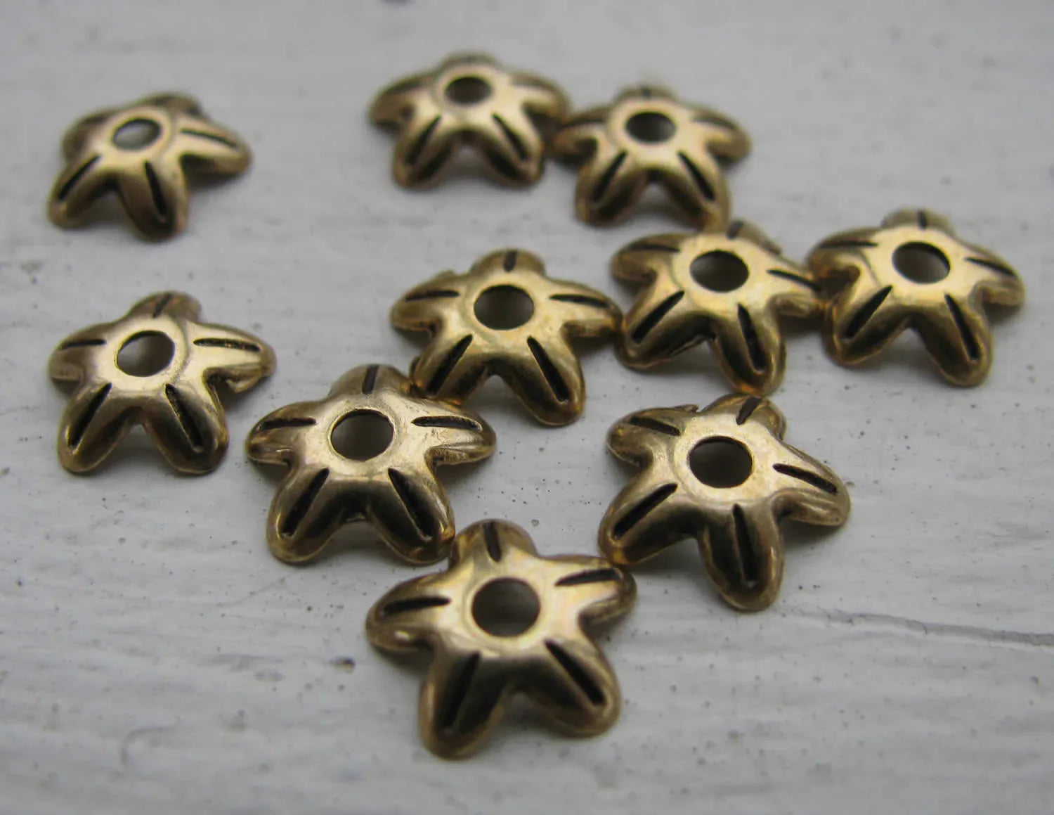 Pärlhattar bronsfärgade - Liten blomma, 8mm, 10-pack Grekisk Metall