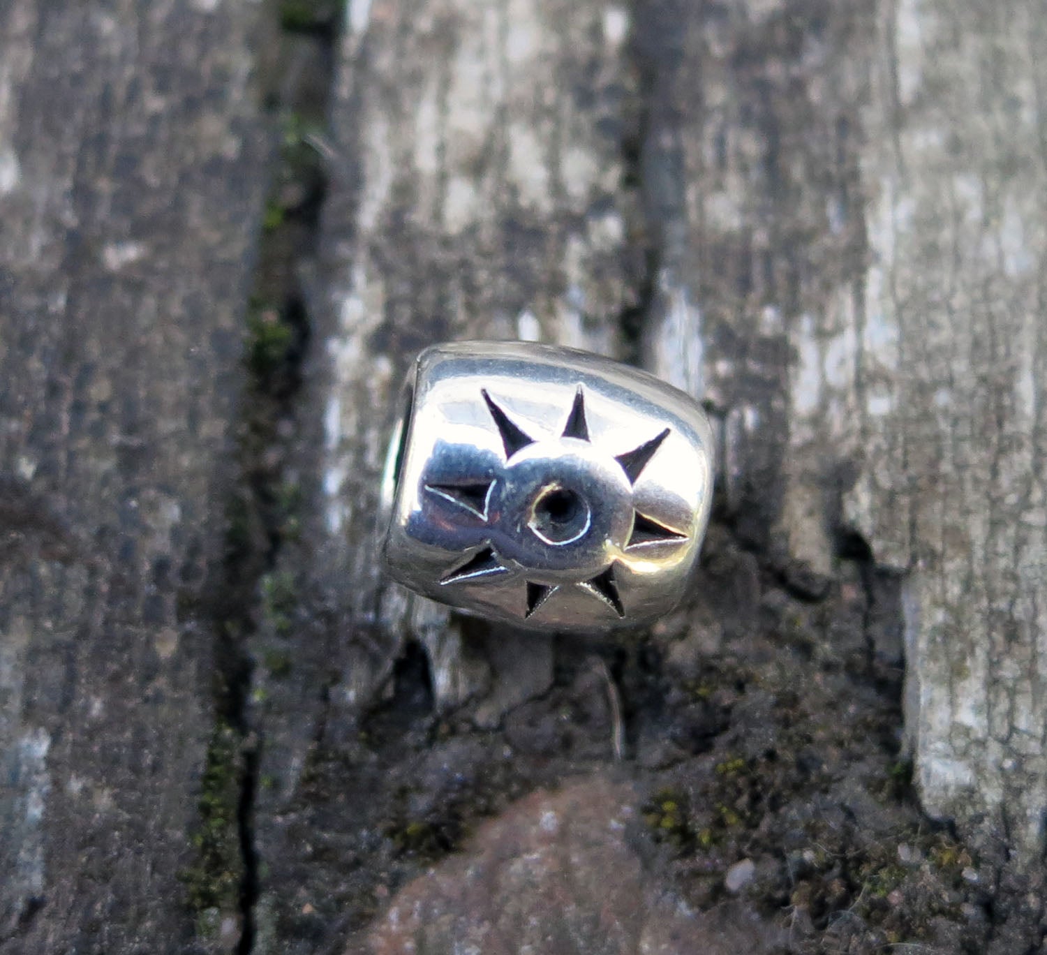 Mellandel Silverfärgad - Tub med Sol 8mm, 1 styck Grekisk Metall