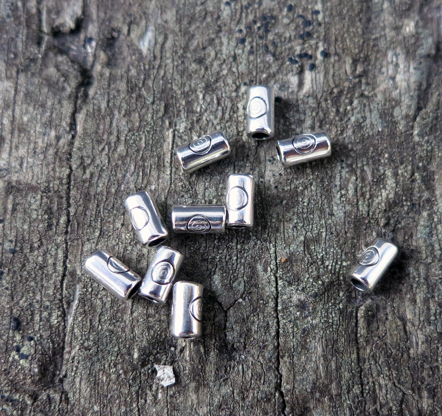 Mellandel Silverfärgad - Tub med cirkel 3,2x5,7 mm, 10-pack Grekisk Metall