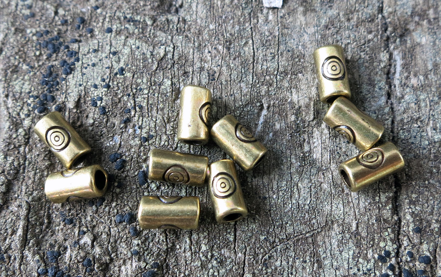 Mellandel Bronsfärgad - Tub med cirkel 3,2x5,7 mm, 10-pack Grekisk Metall