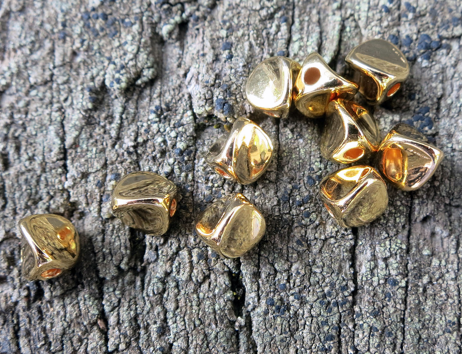 Mellandel 24K Guldpläterad - Oregelbunden 5 mm 10-pack Grekisk Metall