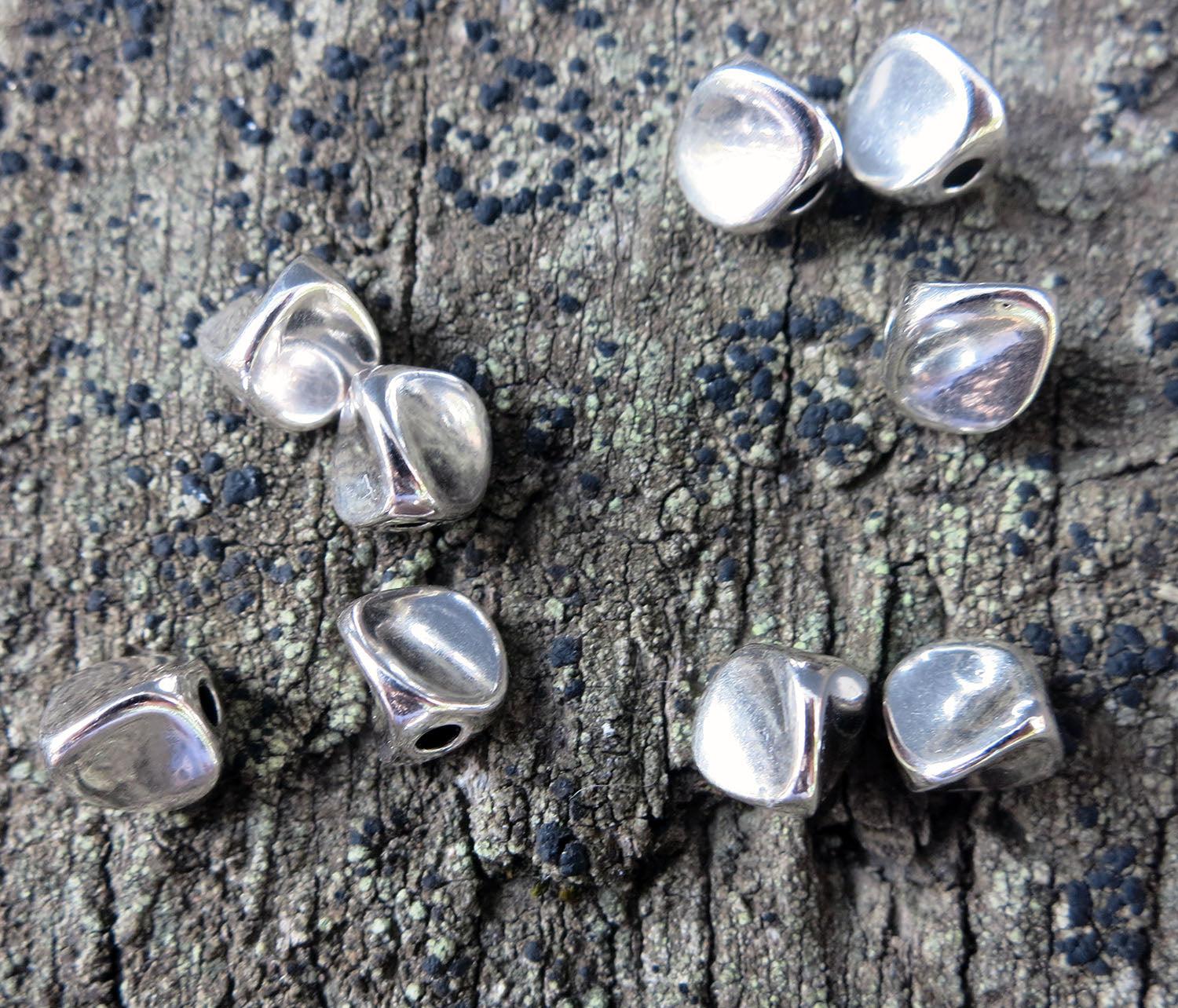 Mellandel Silverfärgad - Oregelbunden 5 mm, 10-pack Grekisk Metall