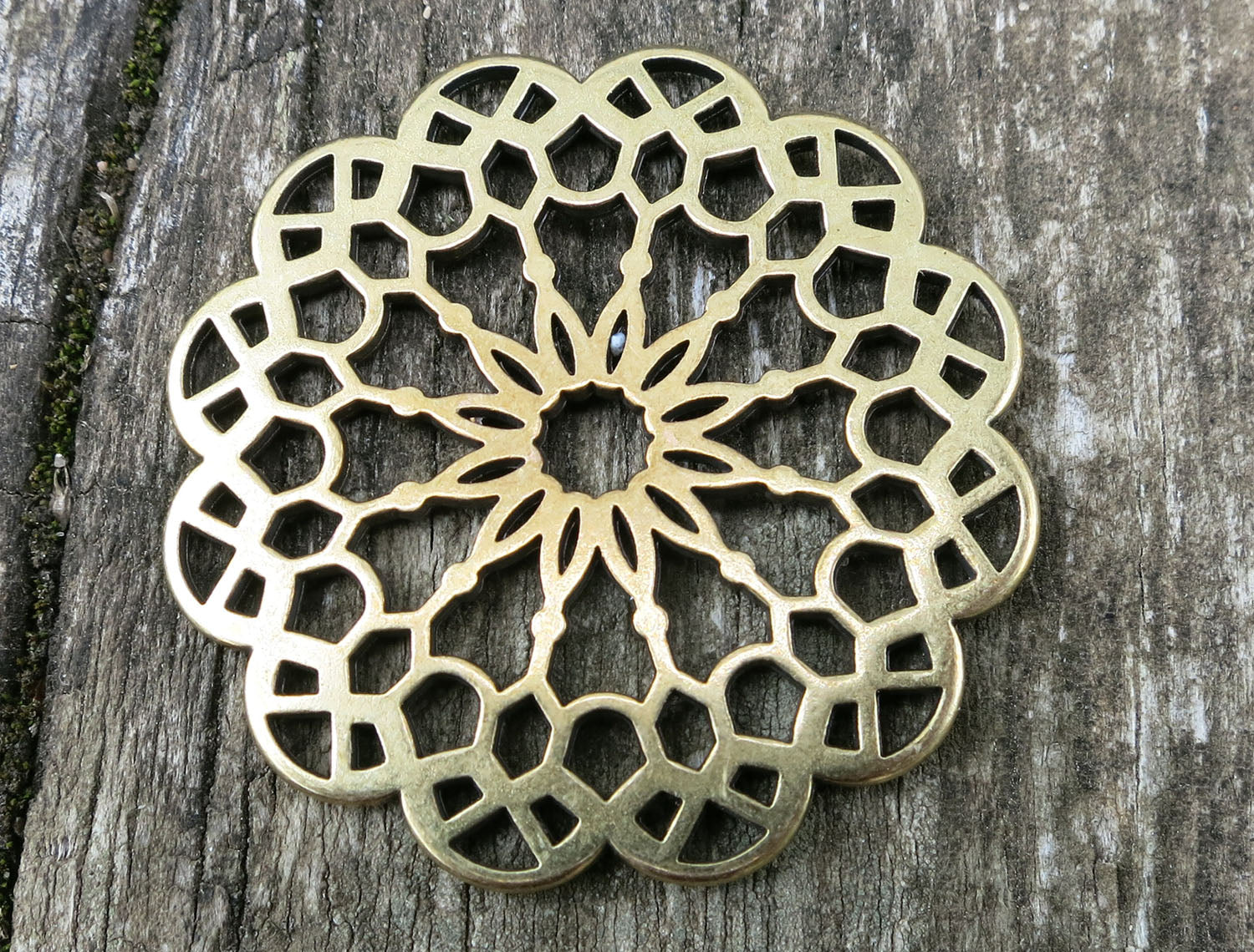 Connector Bronsfärgad - Stor rund blomma 39mm, 1 styck Grekisk Metall