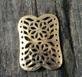 Connector Guldfärgad - Rektangel med 2 blommor 39x29mm 1 styck Grekisk Metall