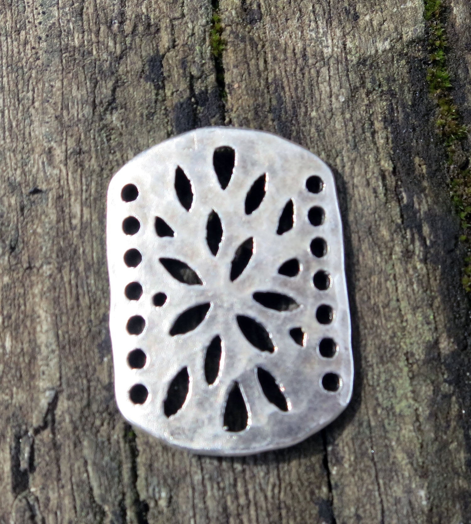 Connector Silverfärgad - Rektangel med blomma 23x17mm 1 styck Grekisk Metall