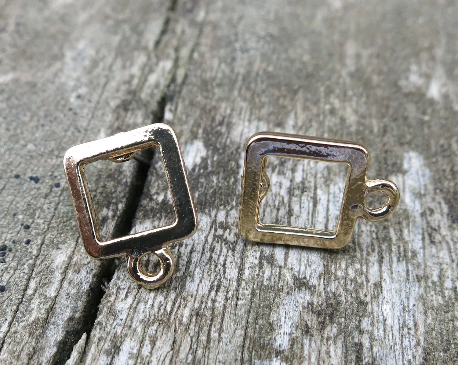 Örstickare guldfärgad - Ihålig kvadrat 10mm, 2-pack Grekisk Metall