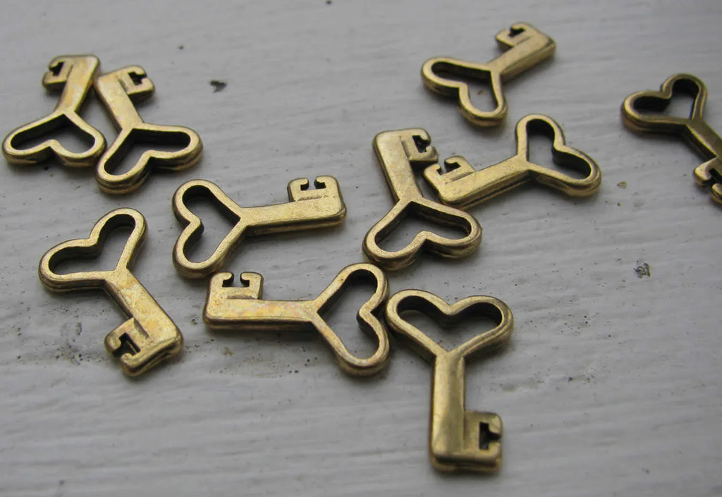 Berlock/hänge bronsfärgad - Nyckel med hjärta, 10-pack Grekisk Metall