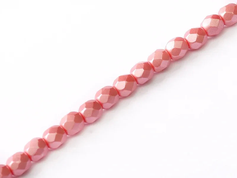 Tjeckiska Firepolish - Pastel Light Coral 4 mm, 1 sträng Hilmas Pyssel