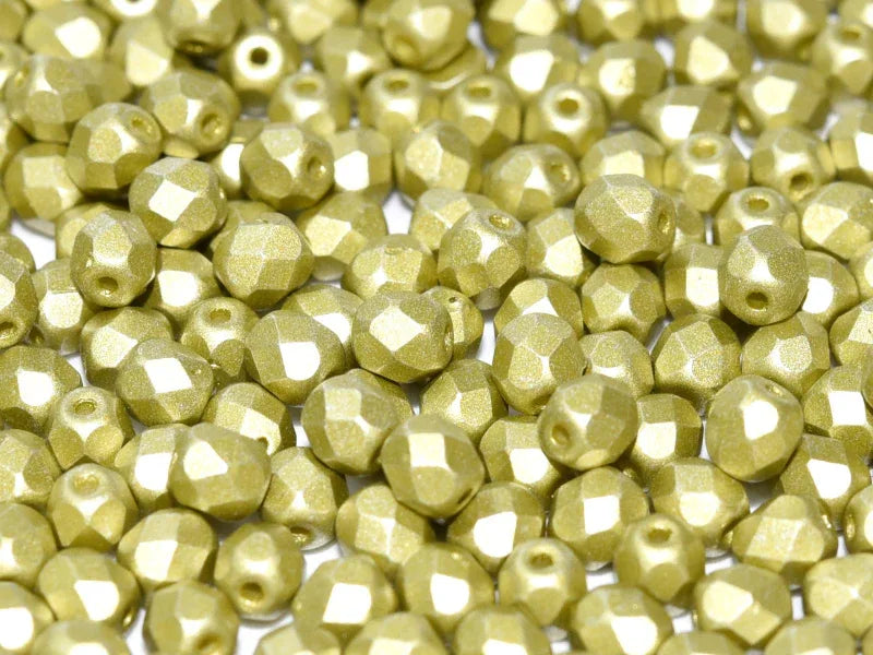 Tjeckiska Firepolish - Metallic Lime 4 mm, 50-pack Hilmas Pyssel