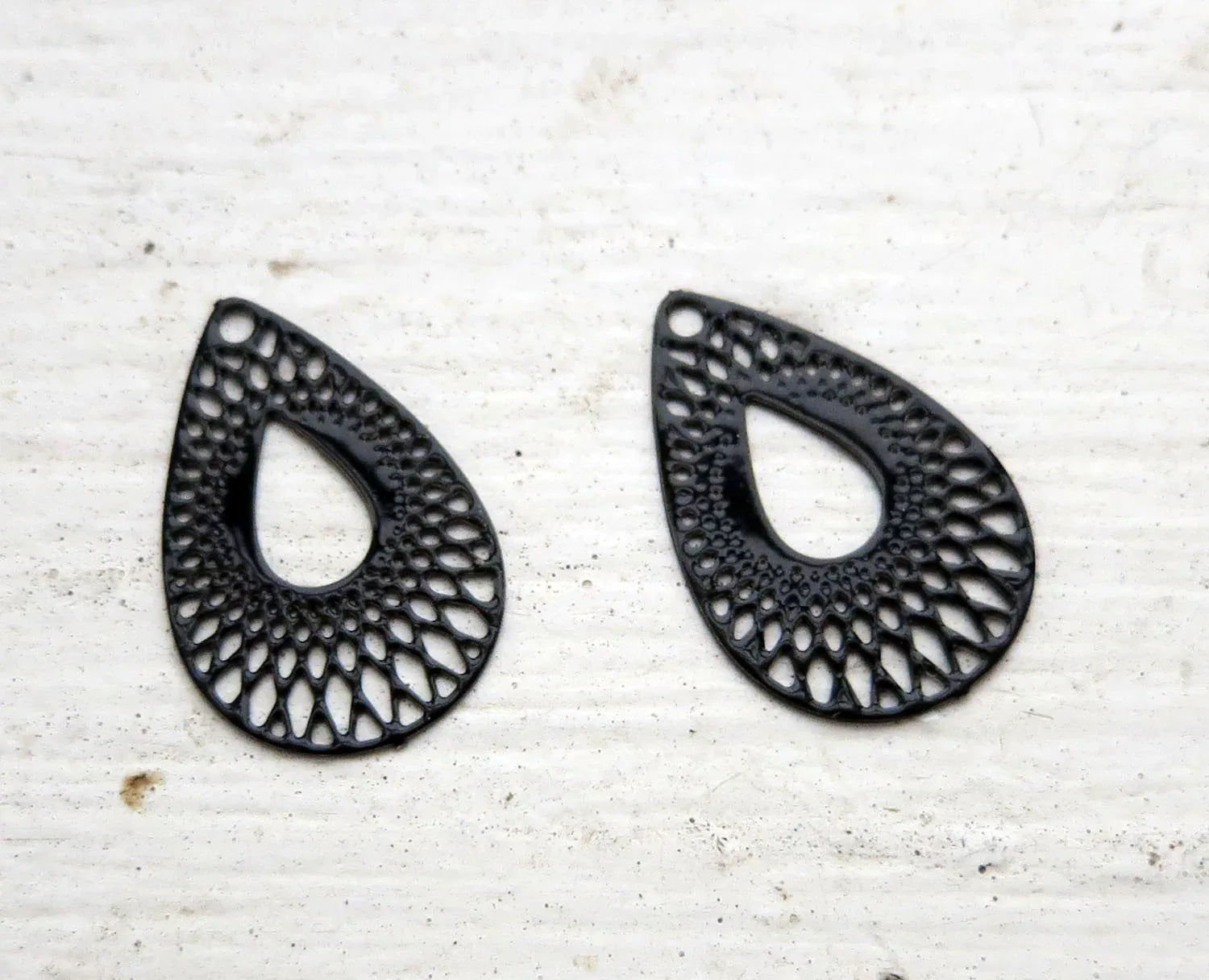 Berlock Svart - Mönstrad Droppe 20x12,5mm, 2 pack Grekisk Metall