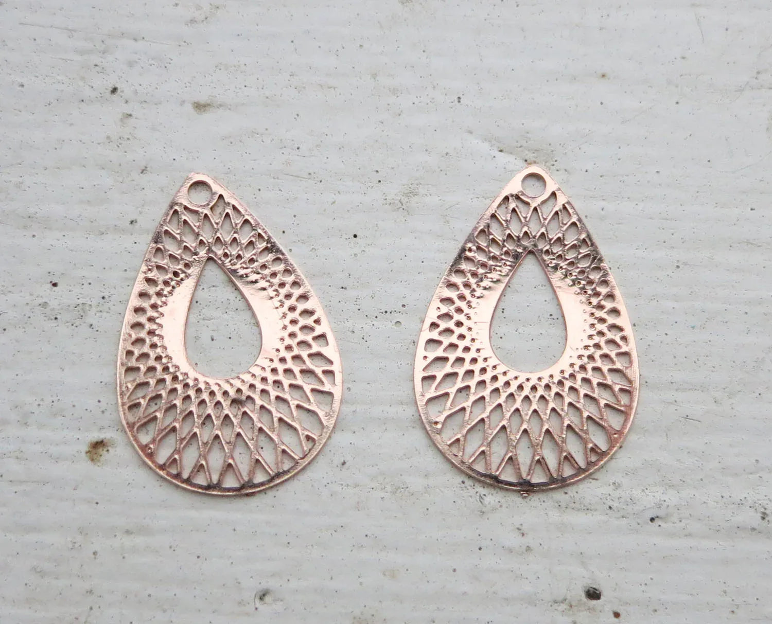 Berlock Roséguldfärgad - Mönstrad Droppe 20x12,5mm, 2 pack Grekisk Metall