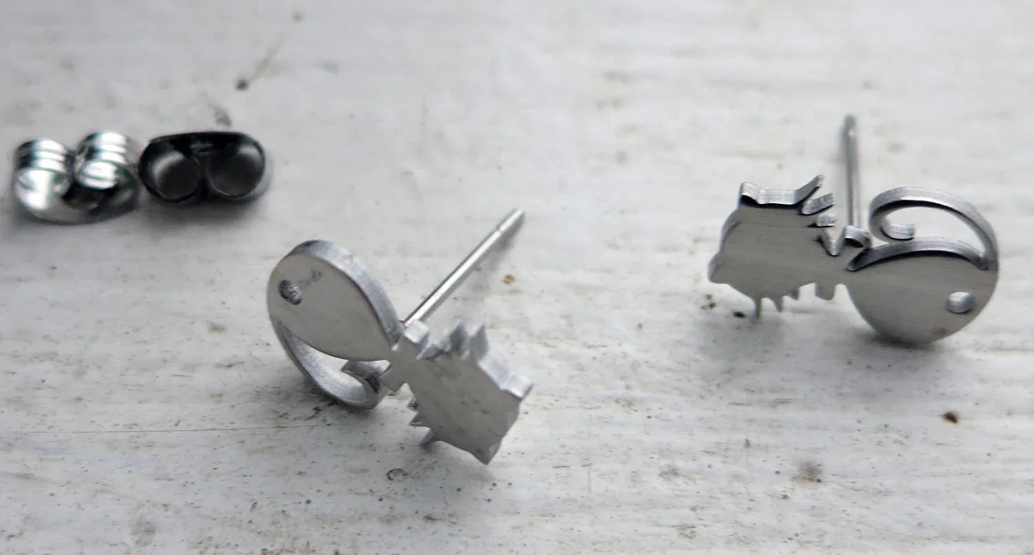 Örstickare Rostfrittstål - Katt 12x8mm, 2-pack Grekisk Metall
