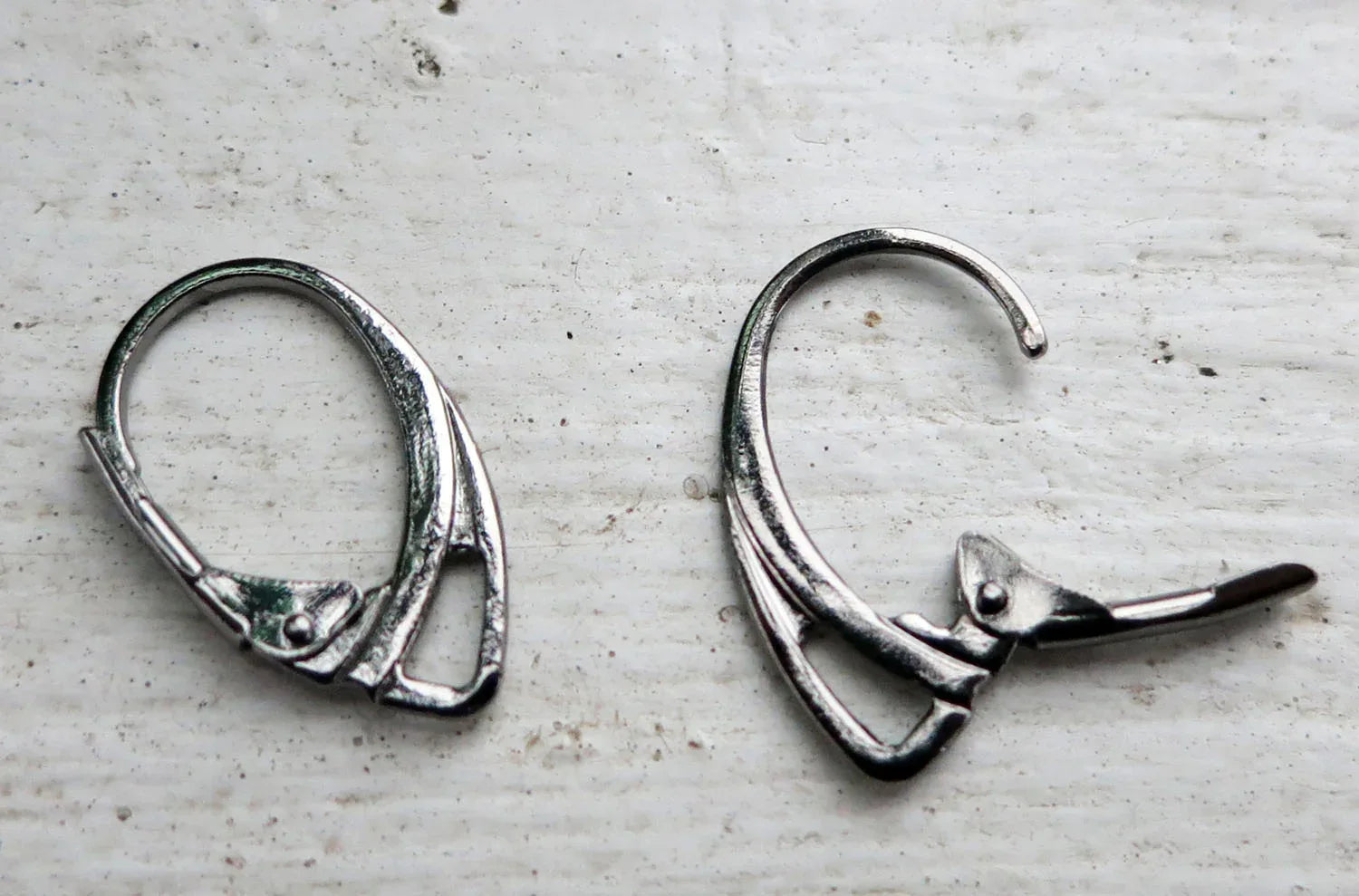 Örkrok Brisyr Gunmetalfärgad - Oval 11x8mm, 1 par Grekisk Metall