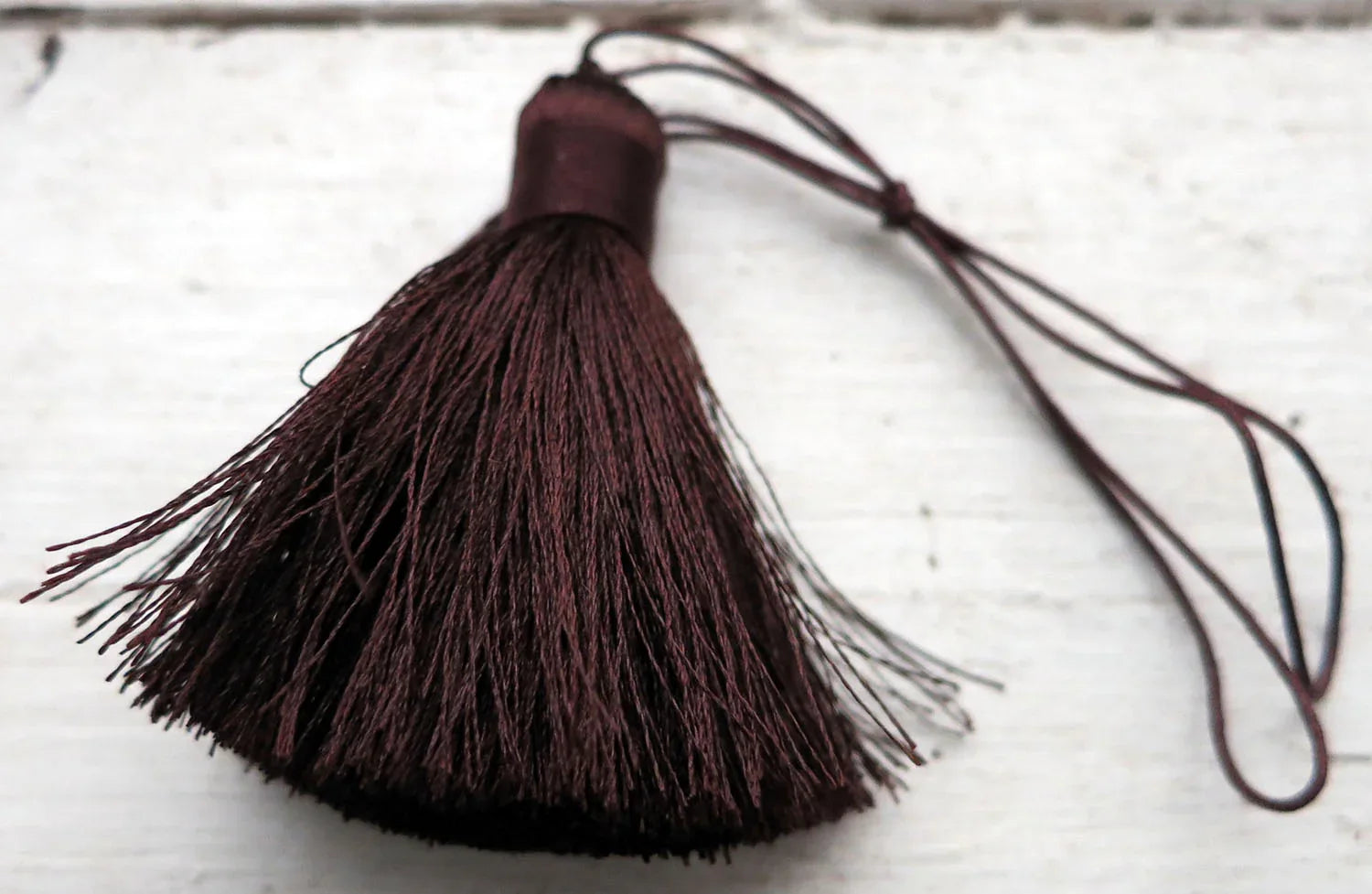 Hänge tassel polyester - Mörkbrun 57x12mm 1 styck Hilmas Pyssel