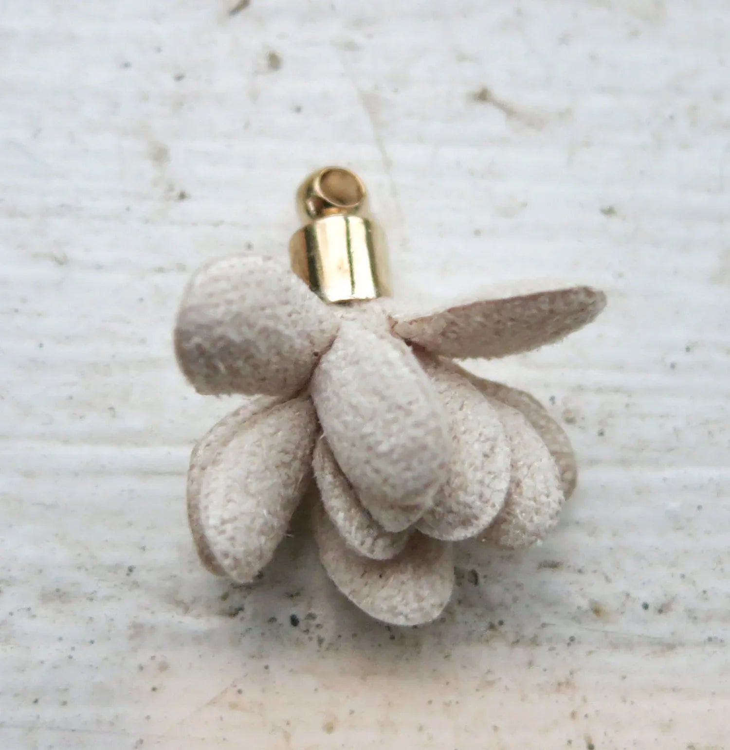 Tofs Tyg - Rund Beige 10mm, 1 styck Grekisk Metall
