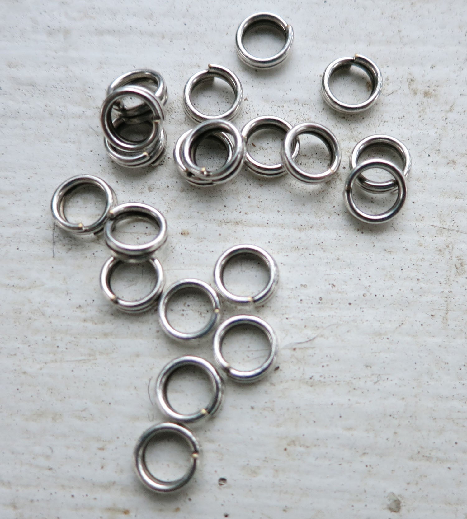 Motringar - Silverfärgade 5mm 20-pack Grekisk Metall
