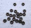 Mellandel Bronsfärgad - Daisy 4,8mm 20-pack Grekisk Metall
