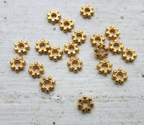 Mellandel Guldfärgad - Daisy 4,8mm 20-pack Grekisk Metall
