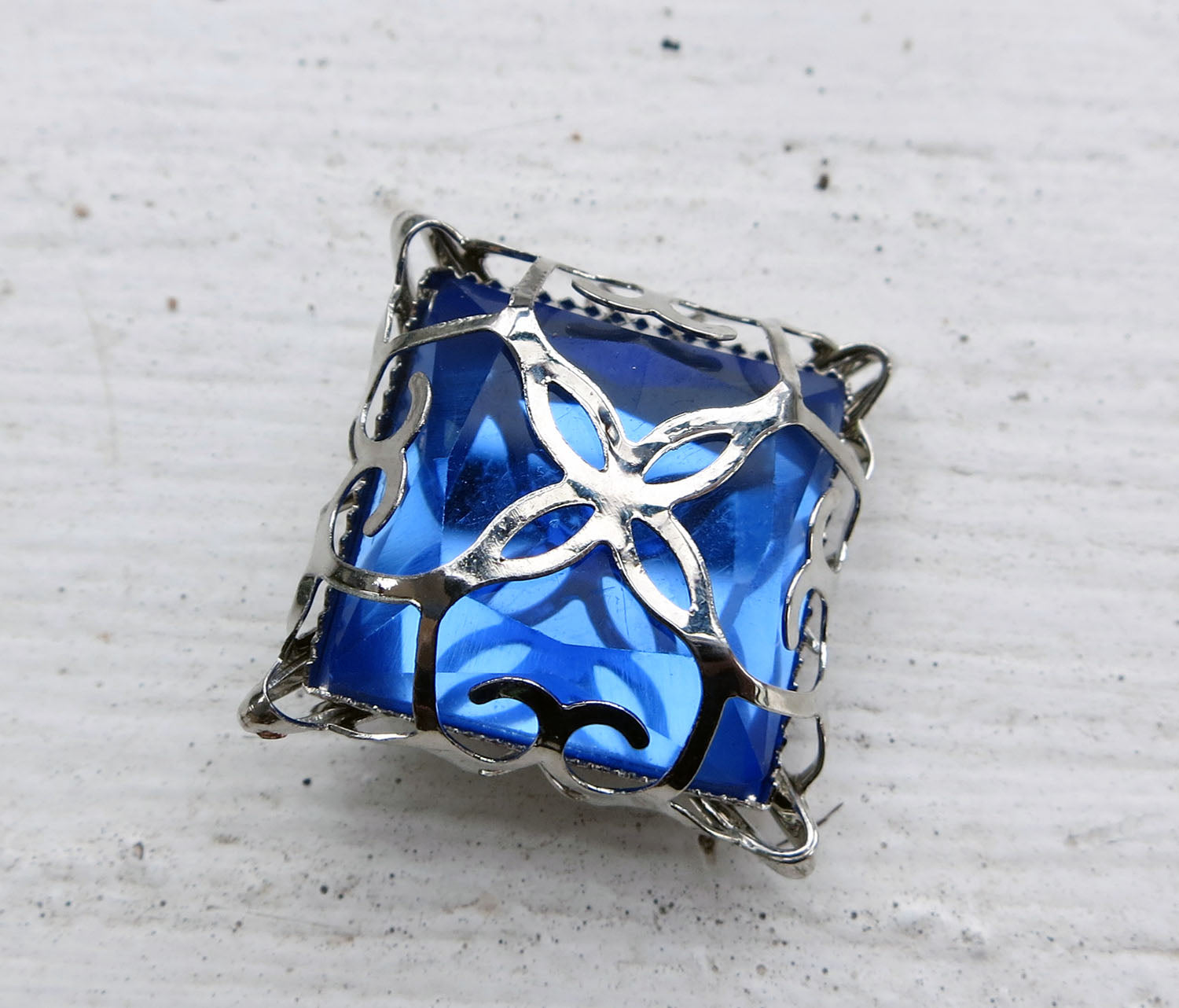 Glassten med infattning - Silverfärgad med blå sten 15mm 1 styck Grekisk Metall