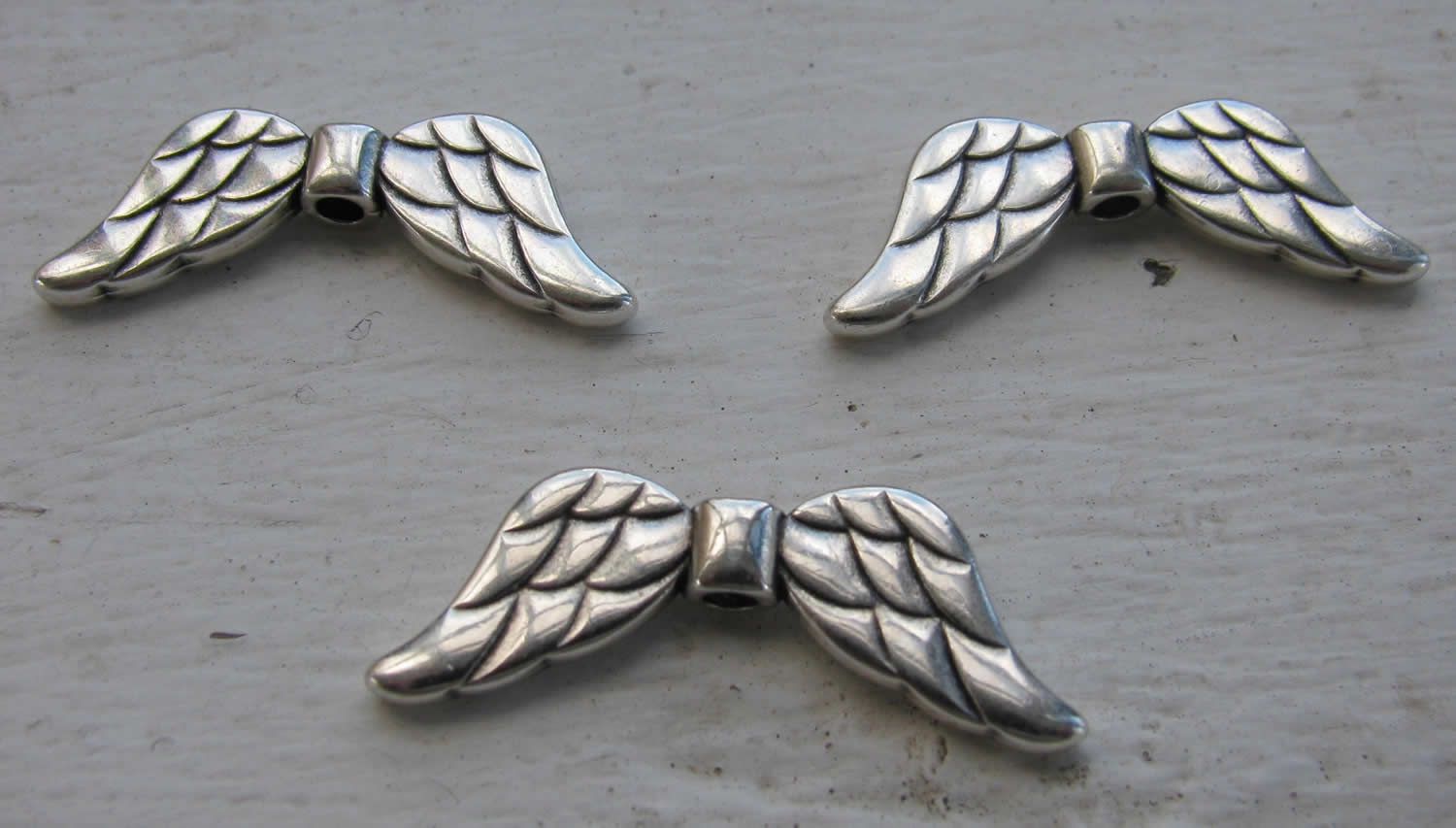 Mellandel silverfärgade - Större änglavingar 31x11mm 3-pack Grekisk Metall