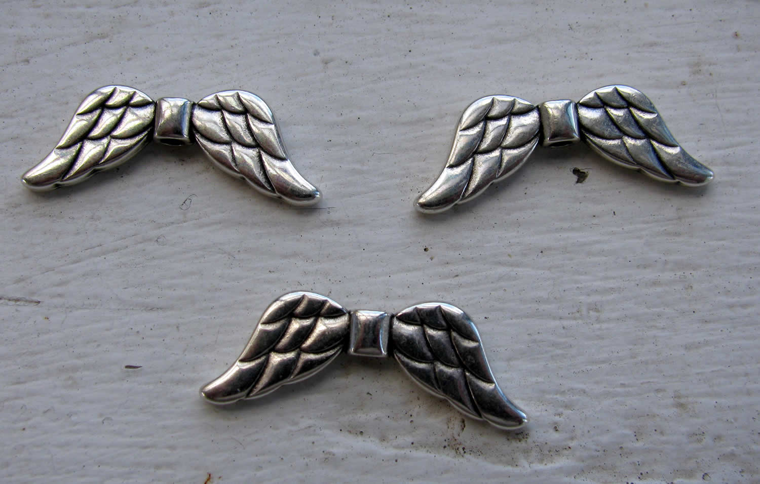 Mellandel silverfärgade - Större änglavingar 31x11mm 3-pack Grekisk Metall