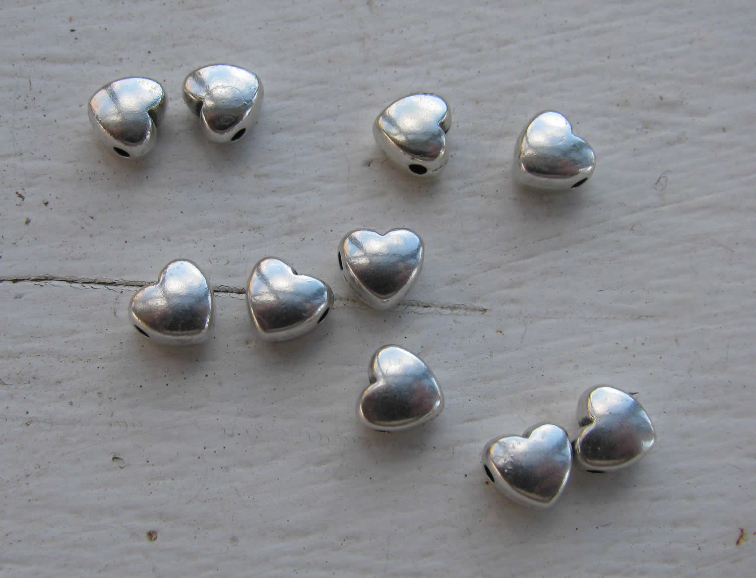 Mellandel Silverpläterad - Mindre bulligt hjärta, 6mm, 10-pack Grekisk Metall