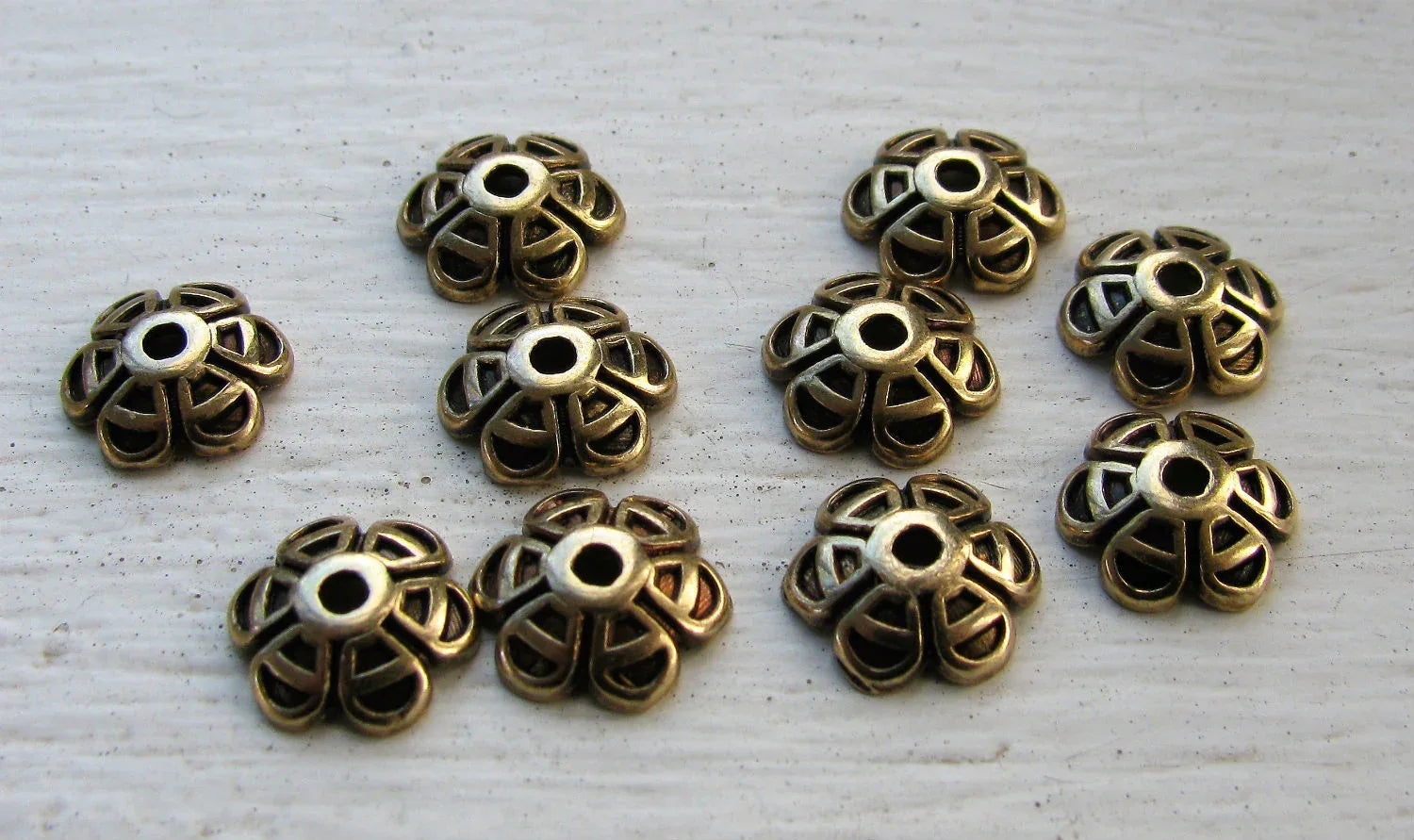 Pärlhattar Bronsfärgade - Blomma 10 mm, 10-pack Grekisk Metall