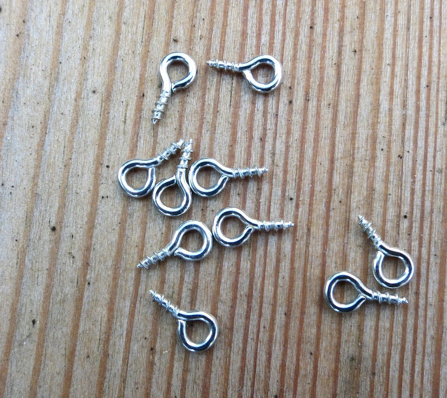 Fäste silverfärgad - Ögla med skruv 20-pack Grekisk Metall