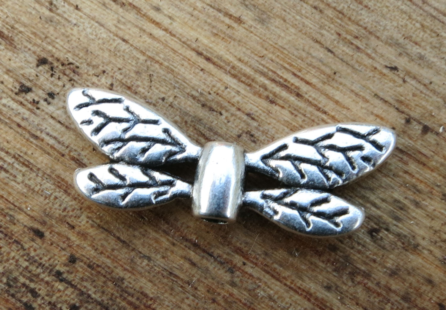 Mellandel silverfärgad - sländvingar 22x8mm 1 styck Grekisk Metall