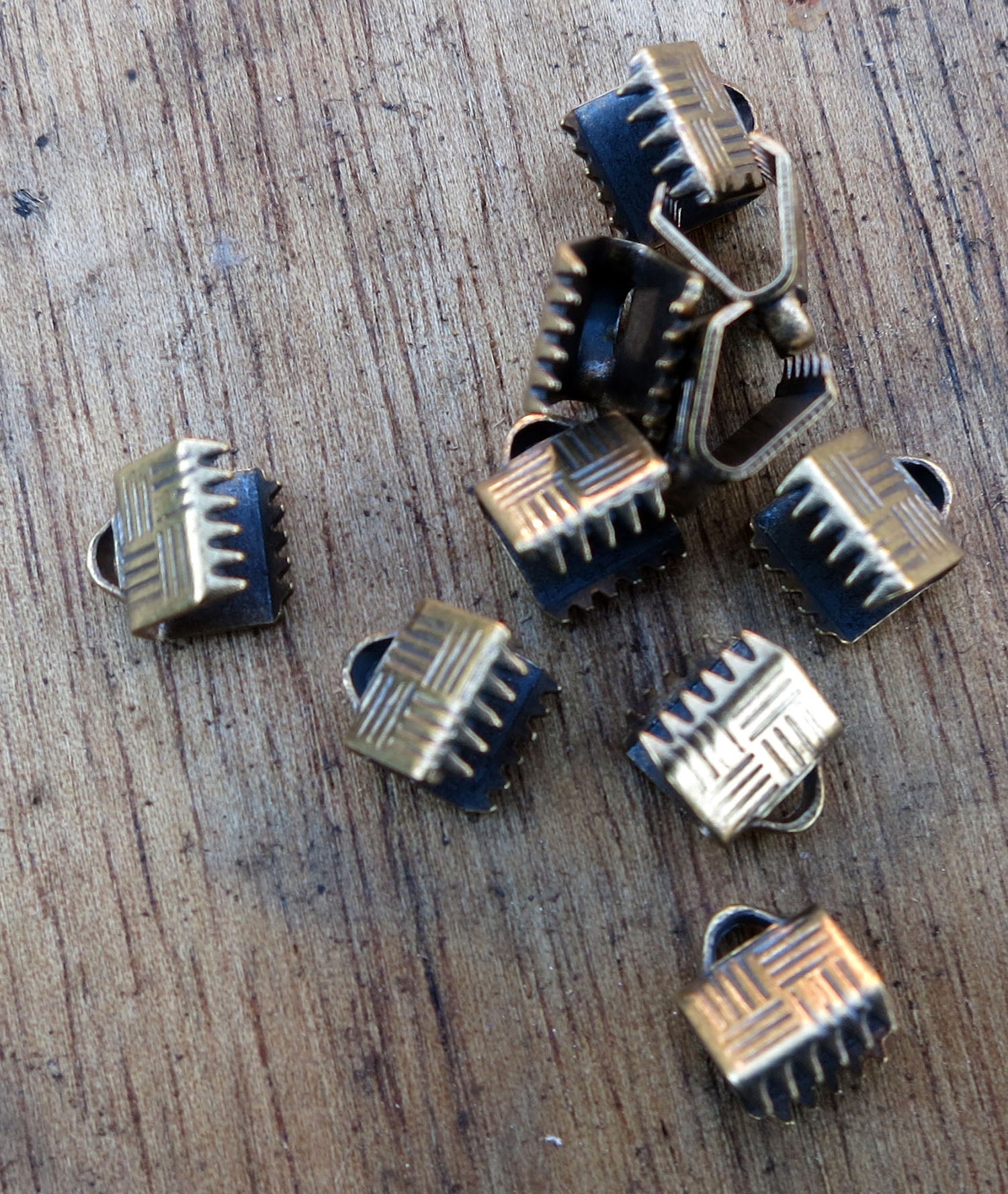 Ändfäste platta band Bronsfärgad - Bredare modell, 6 mm, 10-pack Grekisk Metall