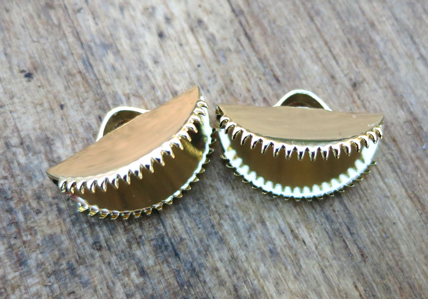 Ändfäste Platta Band Guldfärgad - Rund Modell med Taggar, 15 mm, 2-Pack Grekisk Metall