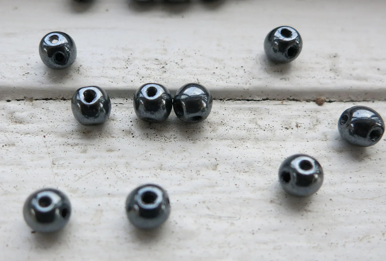 RoundDuo® Mini - Jet Hematite 4mm, 50-pack Hilmas Pyssel